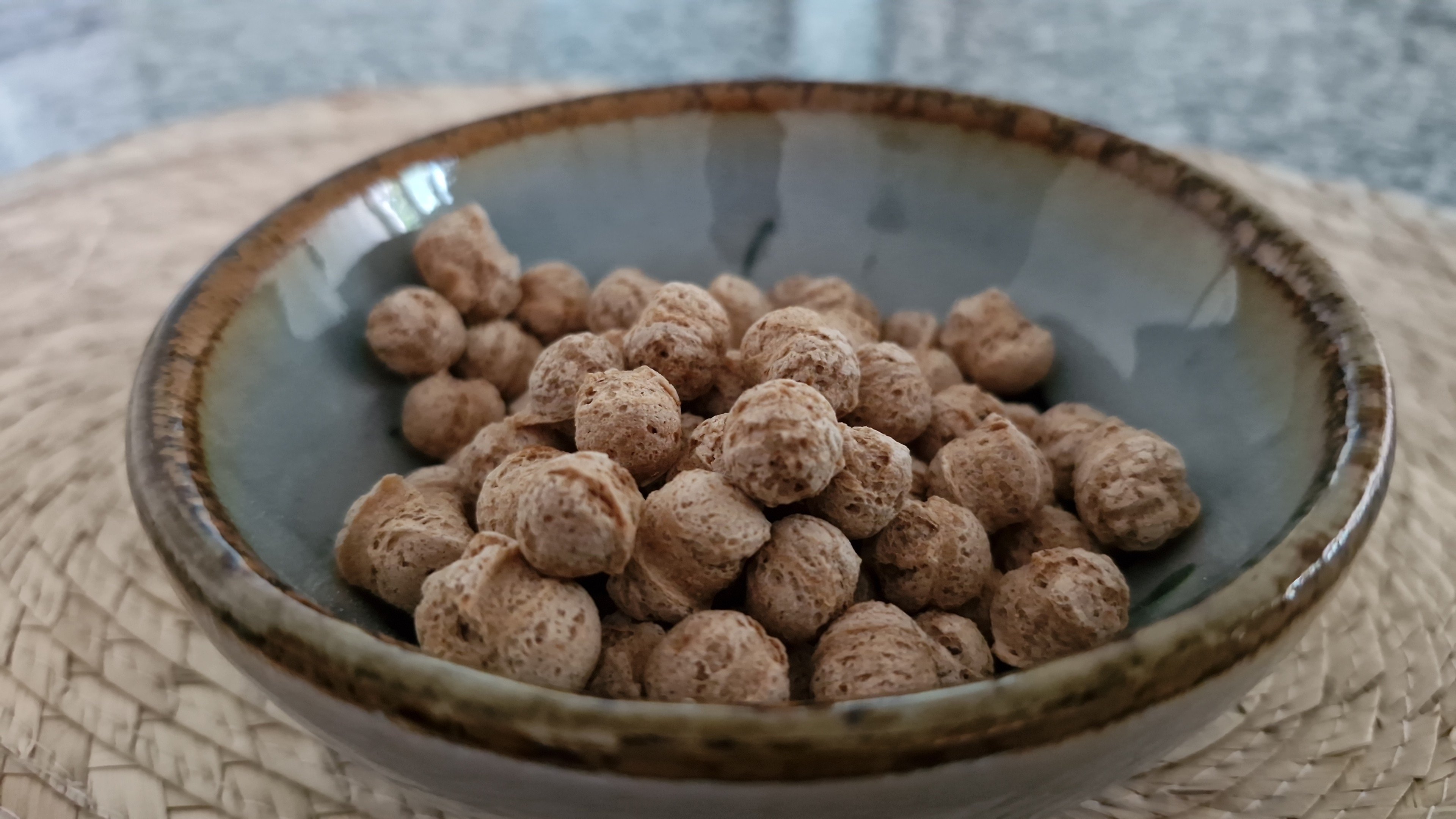 O primeiro cereal matinal feito com proteína de micélio, com sabor chocolate e cobertura de cacau, combina alto valor nutricional e saudabilidade