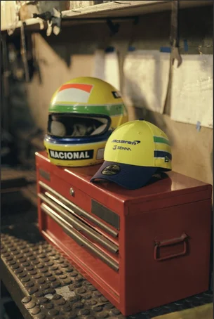 New Era lança coleção em homenagem a Ayrton Senna em parceria com a McLaren