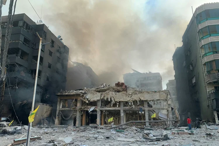 Os bombardeios de Israel atingiram o subúrbio ao sul de Beirute, um reduto do Hezbollah (AFP/AFP)