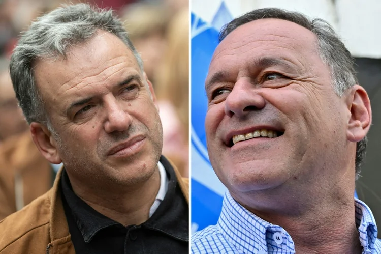 Yamandú Orsi (E) da Frente Ampla (esquerda) e Alvaro Delgado (D), do Partido Nacional (centro-direita) disputam o segundo turno no Uruguai em 24 de novembro (AFP/AFP)