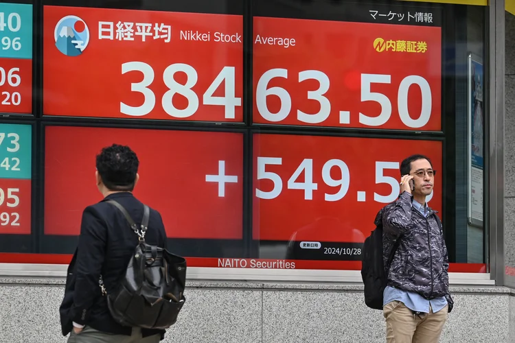 O índice Nikkei subiu após feriado no Japão (Richard A. Brooks / AFP)