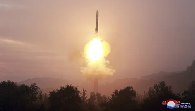 Imagem referente à notícia: Comunismo, arma nuclear, excrementos e lei marcial: a guerra sem fim entre Coreia do Sul e do Norte