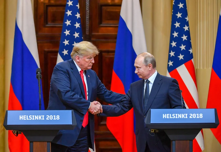 Trump e Putin durante encontro na Finlândia em 2018