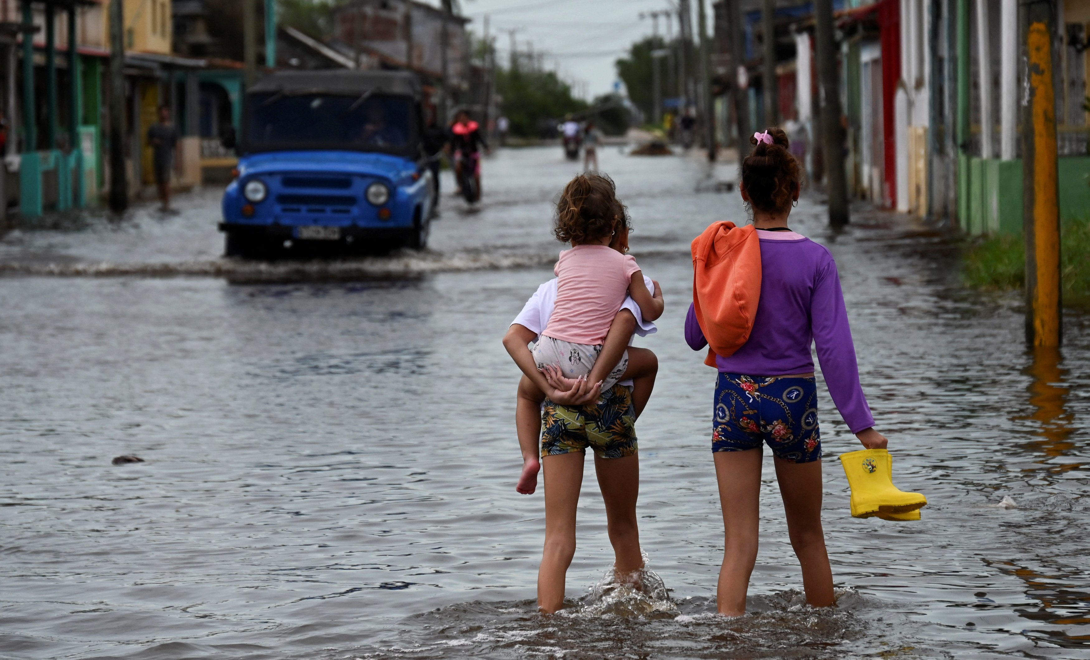 Após ser atingido por ciclones e terremotos em um mês, Cuba recebe ajuda internacional