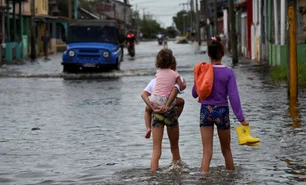 Imagem referente à matéria: Após ser atingido por ciclones e terremotos em um mês, Cuba recebe ajuda internacional