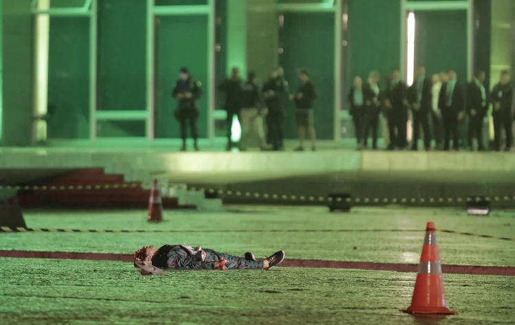 The body of a man who died after an explosion is seen in front of Brazil's Supreme Federal Court in Brasilia, Brazil, on November 13, 2024. Brazil's Supreme Court was evacuated late Wednesday after two explosions of unknown origin near the building, authorities said. (Photo by Sergio Lima / AFP) (Sergio Lima/AFP)