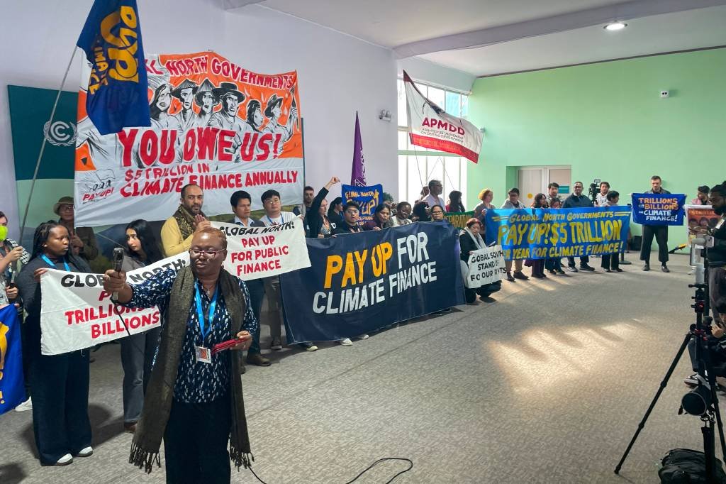 Imagem referente à notícia: COP29 caminha para um desfecho amargo e Azerbaijão leva "Fóssil do Dia"