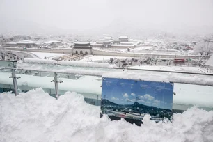 Imagem referente à matéria: Maior nevasca em mais de 100 anos cobre capital da Coreia do Sul; veja imagens