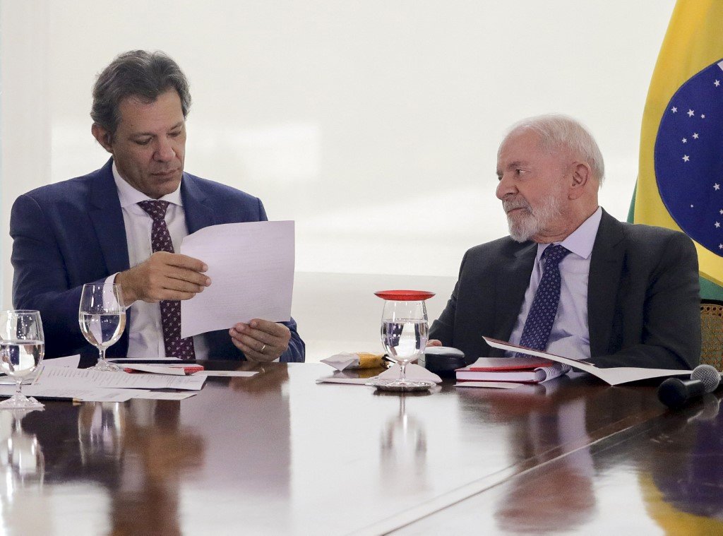 Lula, Haddad e Padilha debatem hoje tramitação do pacote fiscal com líderes do Congresso