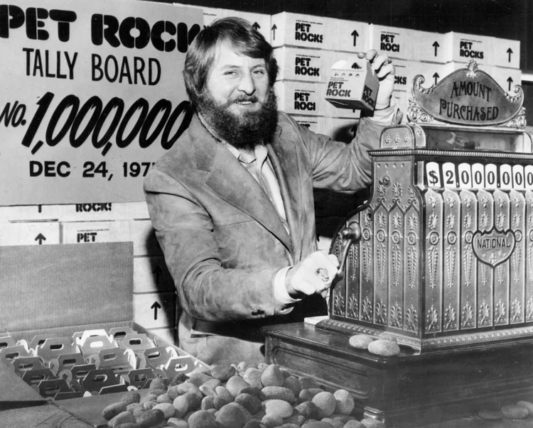 Gary Dahl conquistou o público com pedras de estimação em 1975 e gerou uma fortuna em poucos meses (The New York Times)