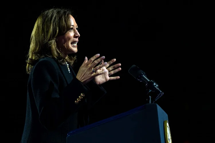 A vice-presidente Kamala Harris, durante comício (Kent Nishimura /AFP)