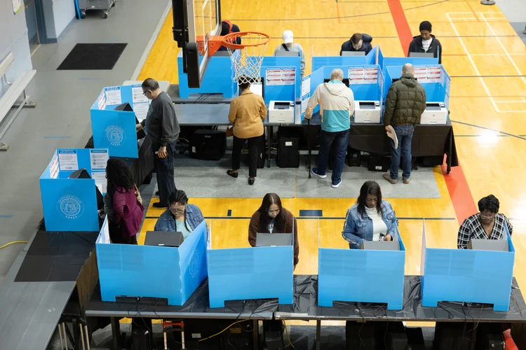 Eleitores votam em Norcross, Geórgia (Jessica McGowan/AFP)