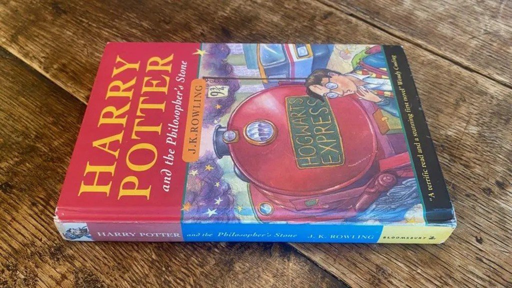 Exemplar de ‘Harry Potter e a Pedra Filosofal’ é vendido por R$ 276 mil em leilão