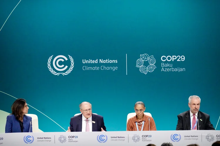 Delegação do Brasil em Baku: chamado reconhece a tradicional competência da diplomacia brasileira em resolver impasses em conferências climáticas, como já ocorreu na COP27, no Egito.  (Leandro Fonseca/Exame)