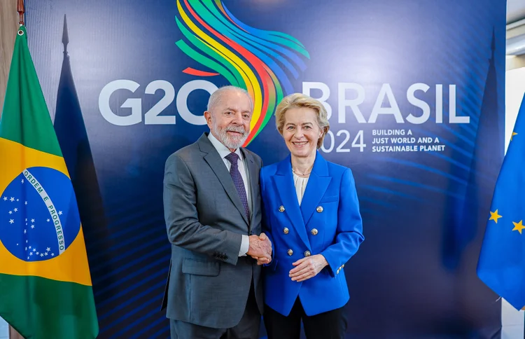 O presidente Lula com Ursula Von der Leyen, presidente da Comissão Europeia, em reunião no domingo, 17 (Ricardo Stuckert/Divulgação)