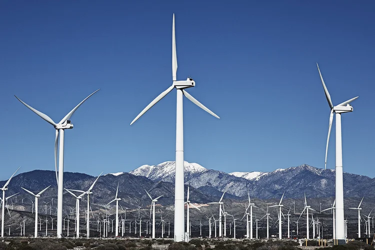 Geração de energia  eólica baseia-se na conversão da energia cinética dos ventos em energia elétrica: expansão depende de avanços com relação a políticas públicas (Mario Tama/Getty Images)