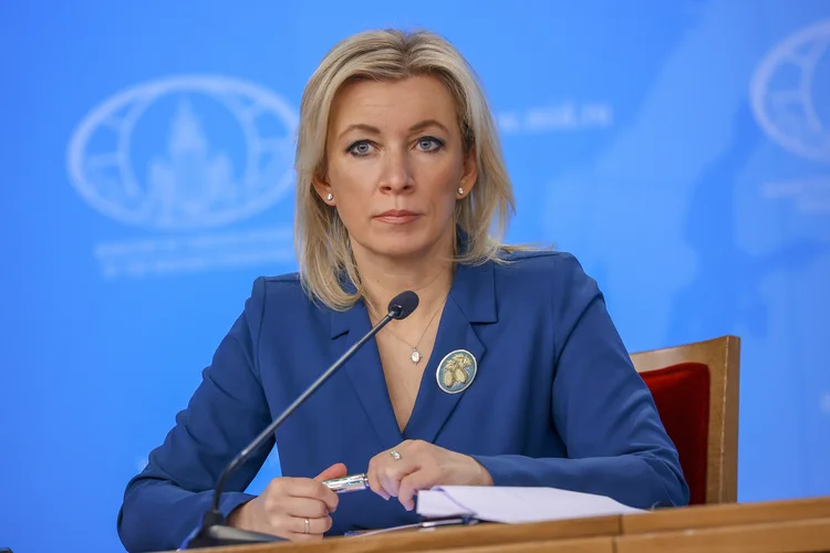 A porta-voz do Ministério das Relações Exteriores da Rússia, Maria Zakharova, em entrevista coletiva  (Anadolu Agency/Getty Images)