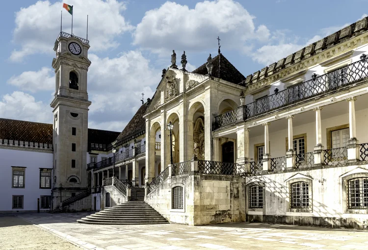 Universidade de Coimbra, em Portugal, é uma das universidades que aceita a nota do Enem  (Antonio Duarte/Getty Images)