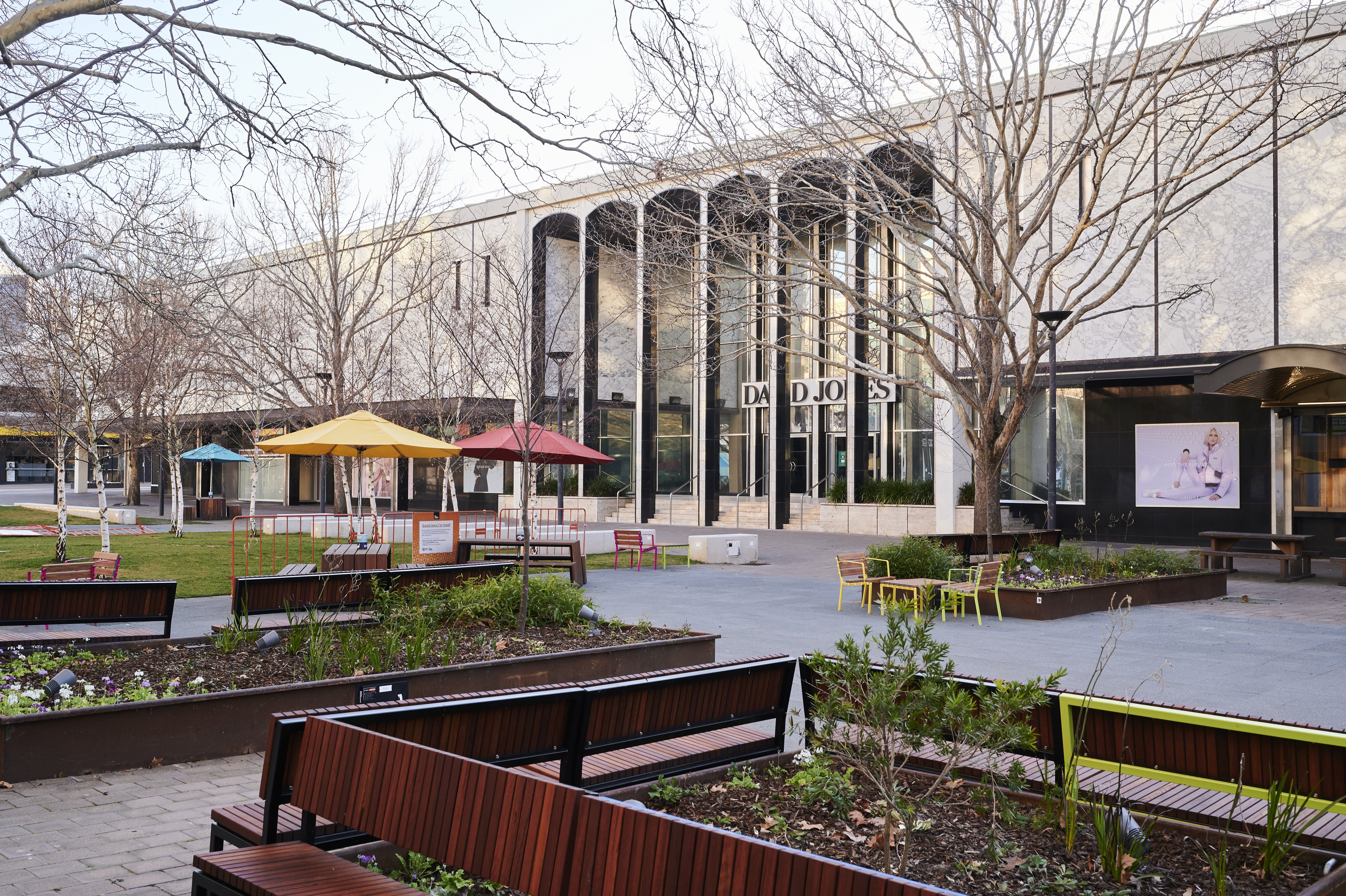 CANBERRA, AUSTRALIA - AUGUST 20: An empty pedestrian area in the city's main shopping area on August 20, 2021 in Canberra, Australia. Lockdown restrictions continue in Canberra after a snap lockdown was declared across the ACT last week following the emergence of new COVID-19 cases in the community. Under the new restrictions, Canberrans must stay at home and can only leave for essential reasons. The restrictions will remain in place until at least 2 September 2021