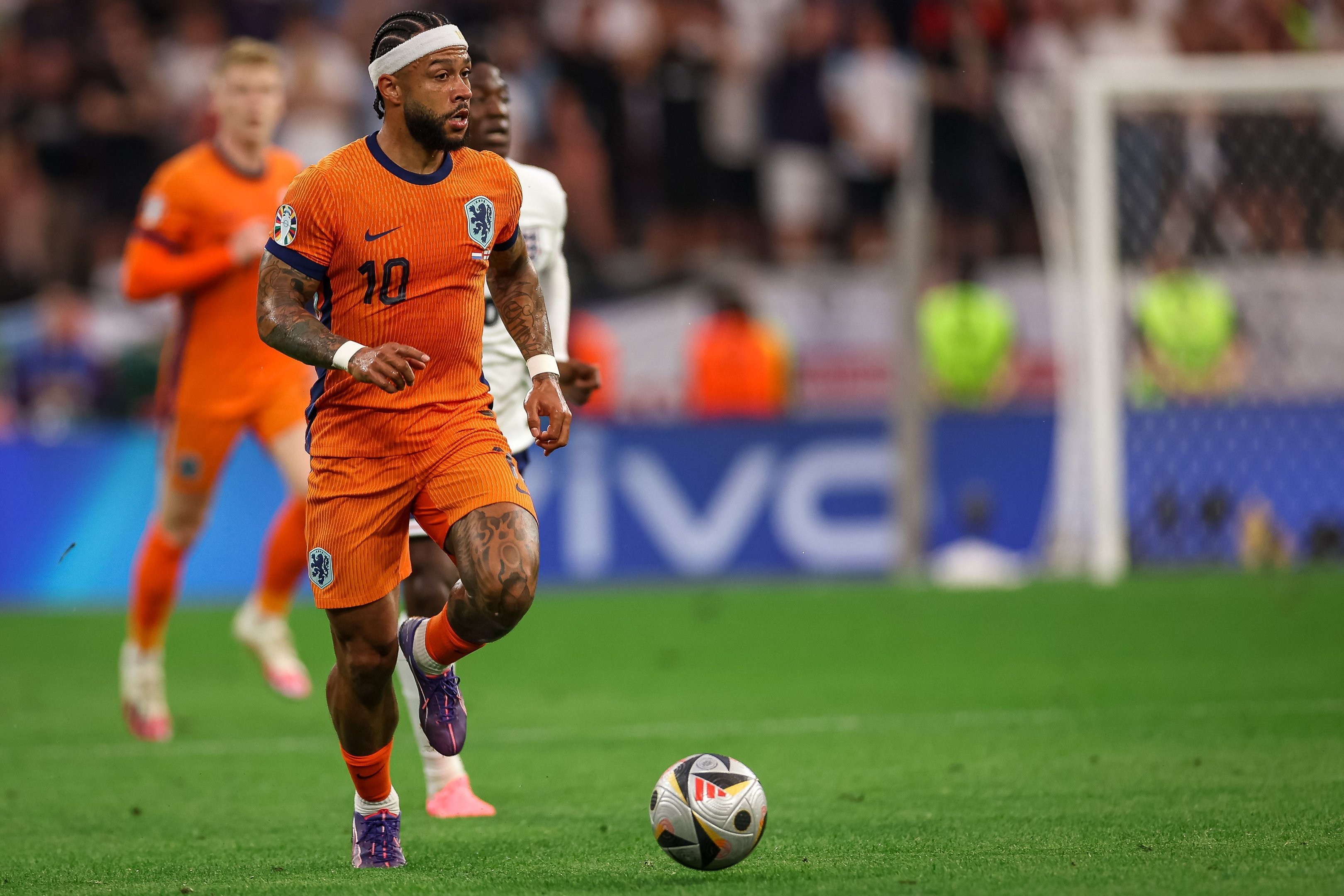 Memphis Depay quebra recorde e se torna o maior goleador da história da Holanda; veja número de gols