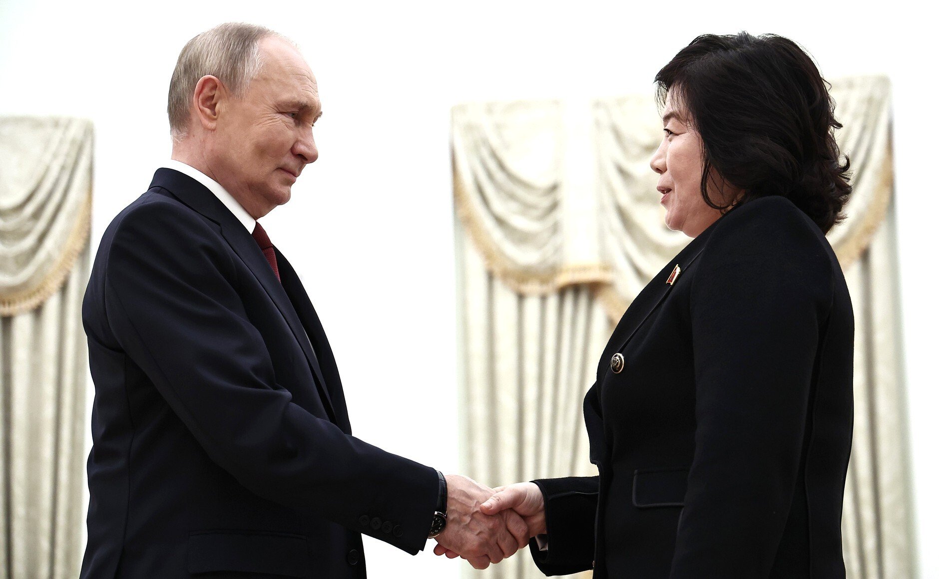 Putin recebe a ministra das Relações Exteriores da Coreia do Norte