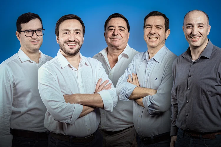 Igor Cruvinel, Erico Melhado, Alexandre Melhado, Renato Marques e Claudio Granero, da Doc Concierge: previsão de R$ 8 milhões de faturamento em 2024 (Divulgação/Divulgação)