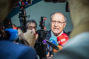 Imagem referente à matéria: Alckmin defende diálogo com EUA após tarifas de Trump sobre o aço: 'Não tem guerra tributária'