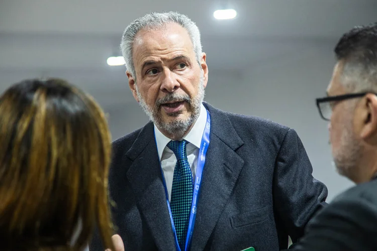 COP29 - Azerbaijao - Baku - 2024 - André Aranha Corrêa do Lago fala com jornalistas na COP29

Foto: Leandro Fonseca
data: 14/11/2024 (Leandro Fonseca/Exame)