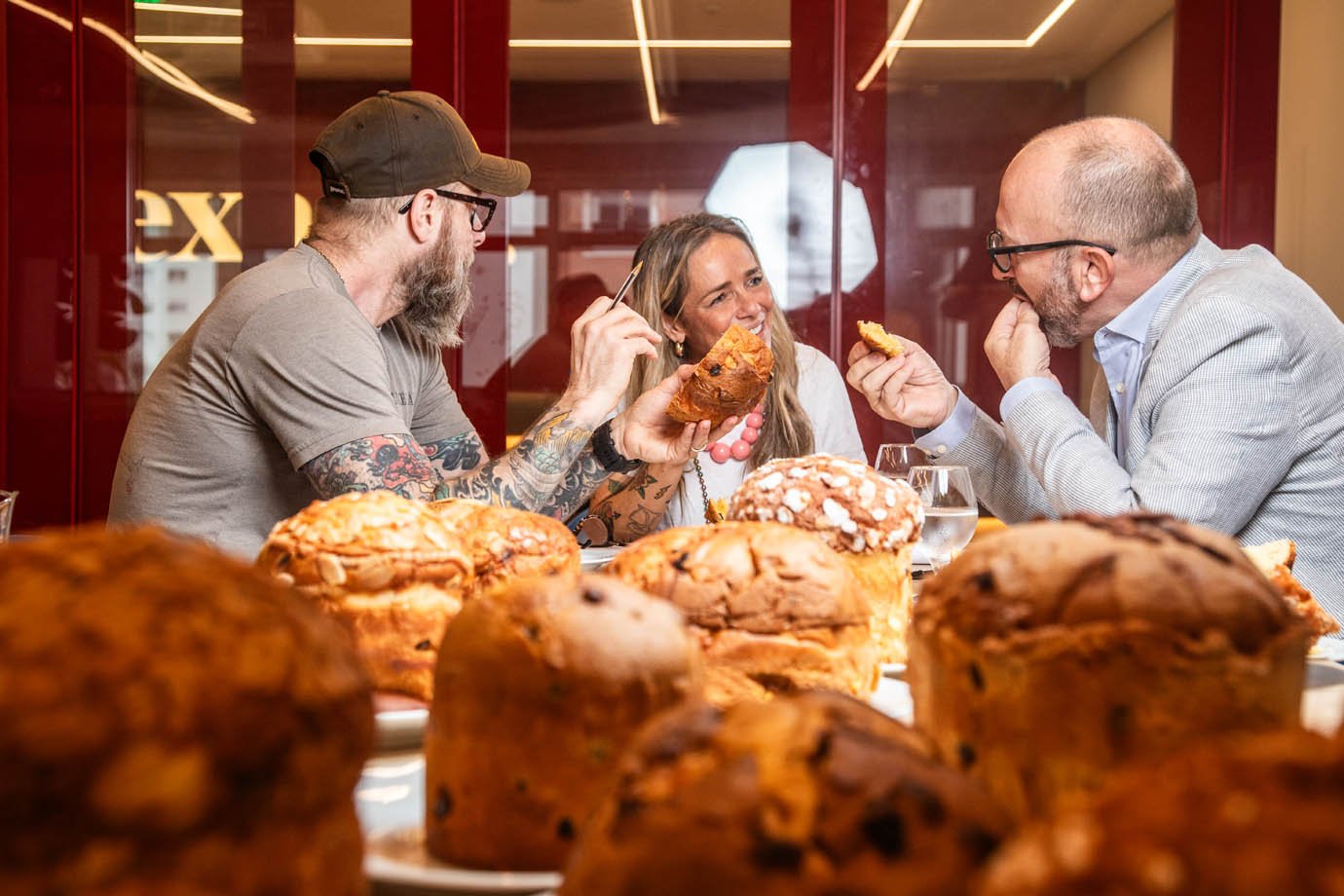 Os chefs, André Mifano, Carole Crema e Salvatore Loi degustaram 20 panetones o resultado revelou um ranking dos cinco melhores produtos.