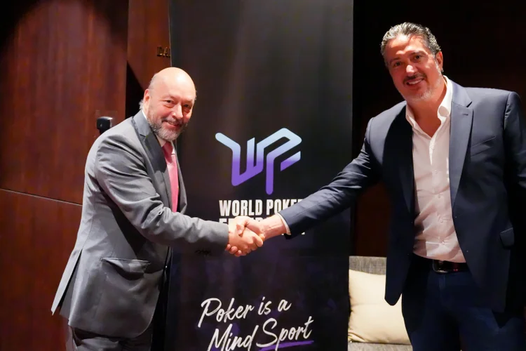 CEO da IMSA, Geoffrey Borg, ao lado de Igor “Federal” Trafane, presidente da World Poker Federation (WPF)