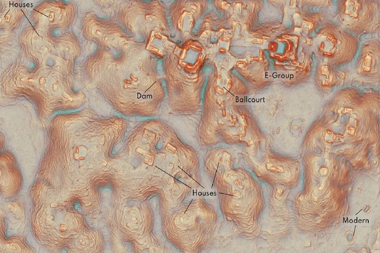 As observações feitas com a tecnologia LiDAR revelam as estruturas da cidade maia, destacando a presença de uma barragem e as casas de Valeriana. (Universidade de Cambridge/Divulgação)