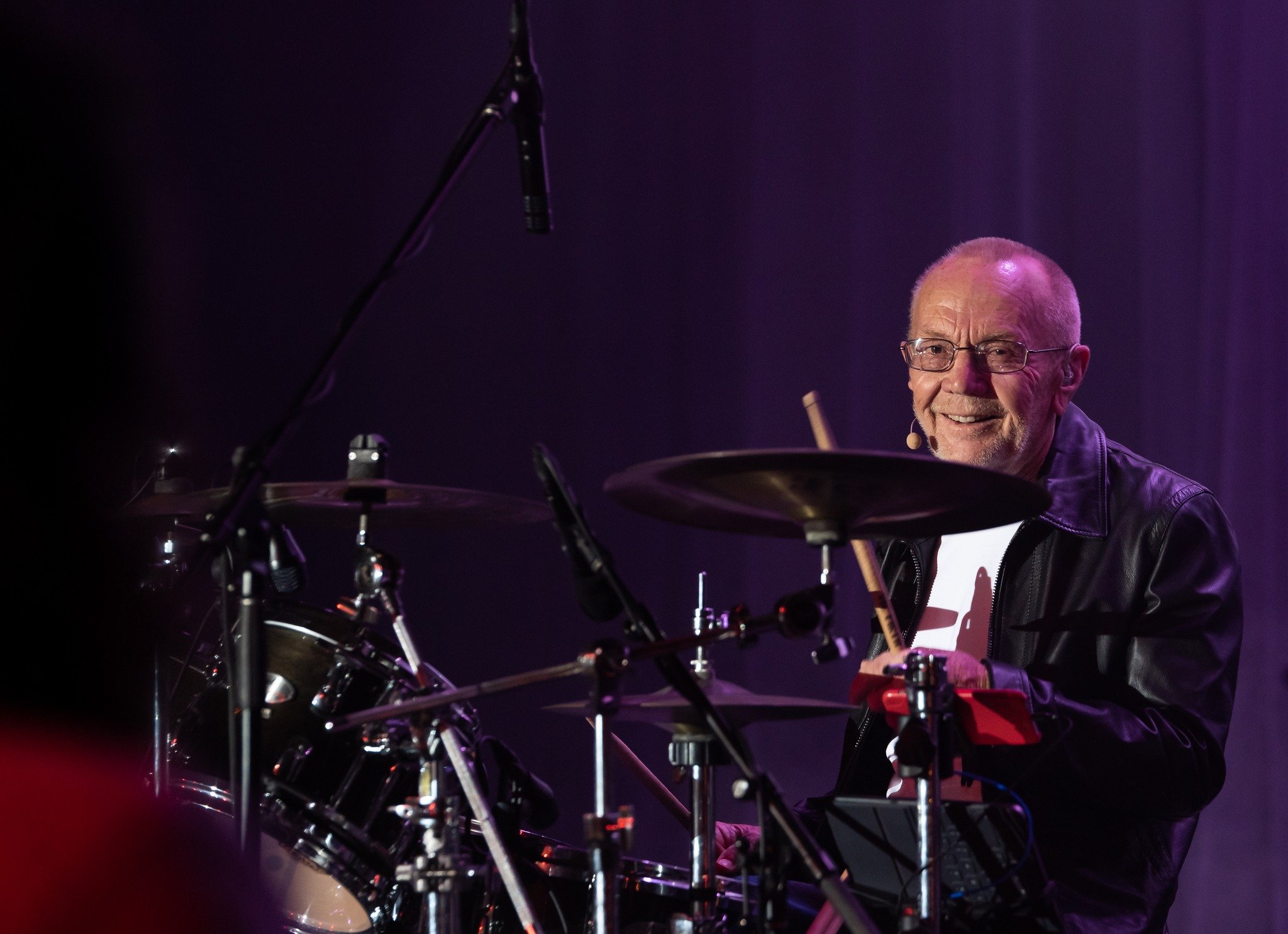 Colin Petersen, primeiro baterista do Bee Gees, morre aos 78 anos