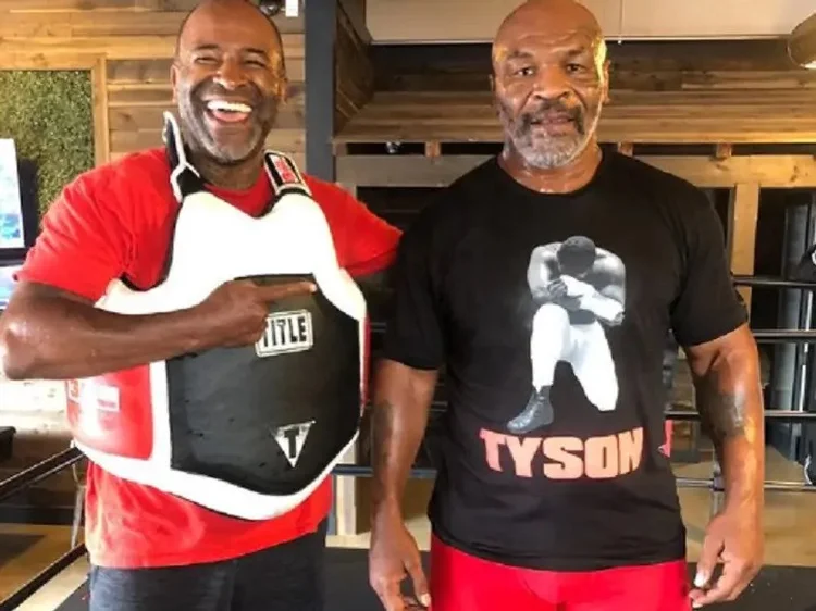 Rafael Cordeiro e Mike Tyson durante sessão de treinamento na Kings MMA, Califórnia. (Instagram/@kingsmma_hb/Reprodução)