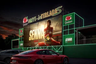 Imagem referente à matéria: Drive In-terlagos exibe série 'Senna' com telão, orquestra e passeio pelo autódromo