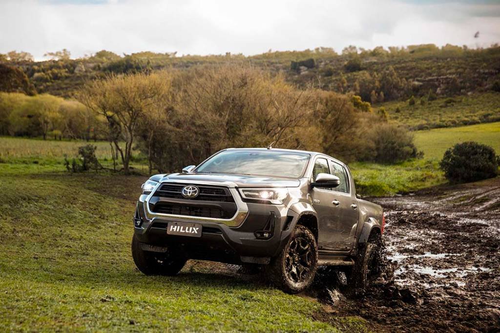 Toyota Hilux e SW4 ganham nova motorização e 10 anos de garantia no modelo 2025