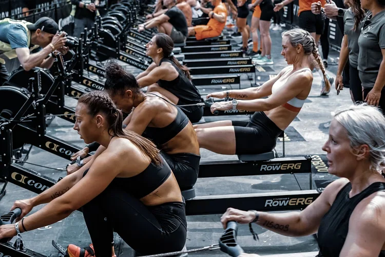 Participantes do Hyrox completam desafios de corrida e exercícios funcionais em uma competição que une resistência e acessibilidade. (Hyrox/Divulgação)