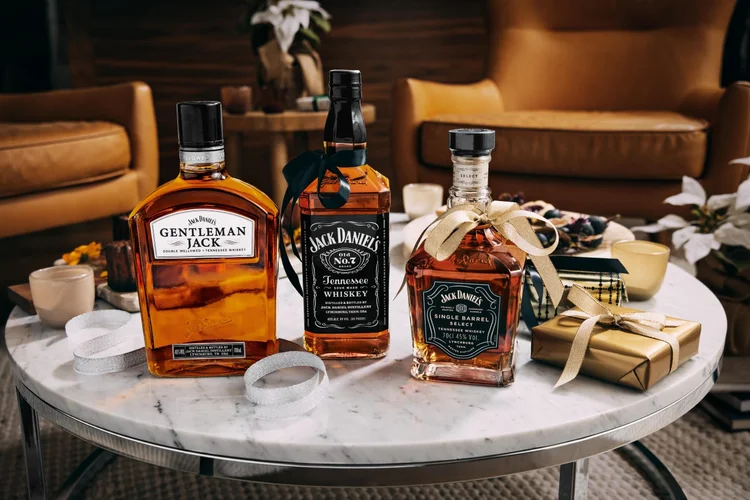 Lojas pop-up de Jack Daniel’s oferecem produtos exclusivos e uma experiência imersiva na história e processo de produção do whiskey (Divulgação)