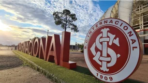 Imagem referente à matéria: Internacional vira líder do segundo turno e vê retomada após trágicas enchentes