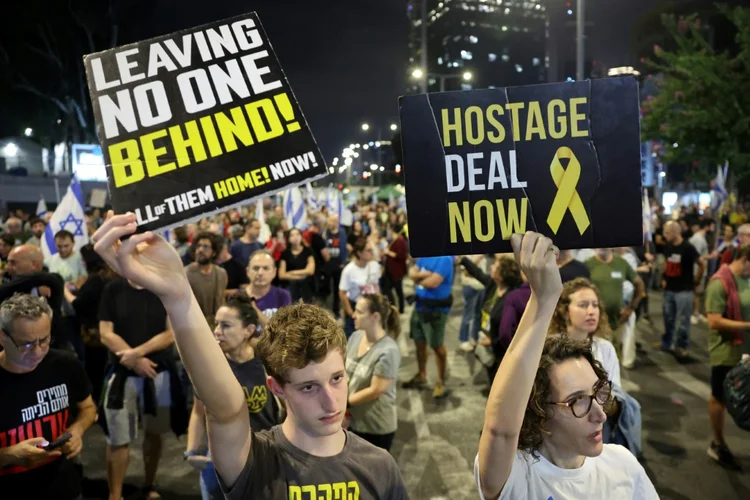 Israelenses protestam em Tel Aviv: pedido de cessar-fogo e libertação de reféns em Gaza (AFP)