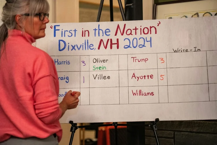 Kamala Harris e Donald Trump empataram com três votos cada na comunidade de Dixville Notch, estado de New Hampshire (AFP)