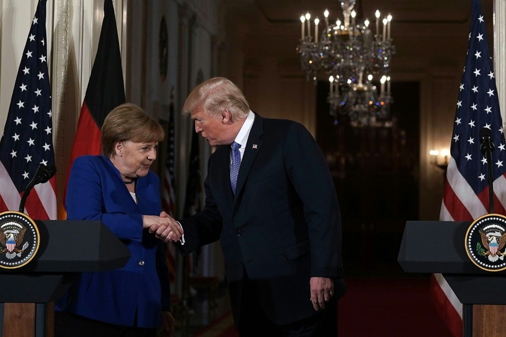 Em autobiografia, Angela Merkel descreve Trump como alguém 'fascinado' por autocratas