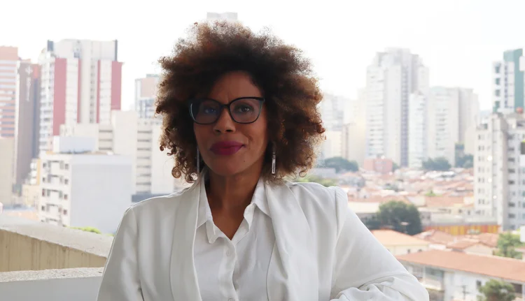 Viviana Santiago, diretora-executiva da Oxfam: "“Para que a riqueza se concentre no topo da pirâmide, é necessário ter uma base sem renda”