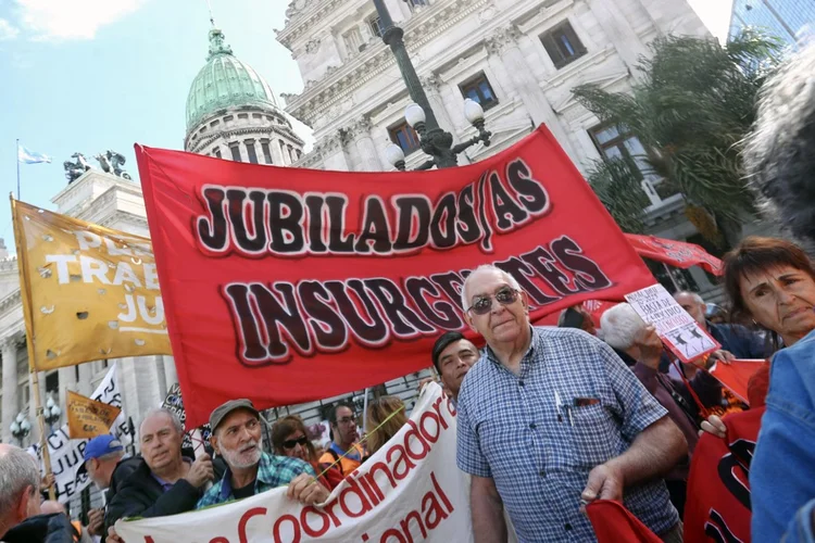 Ruben Cocorullo, aposentado que participa de protestos em Buenos Aires (Marcos Brindicci/AFP)