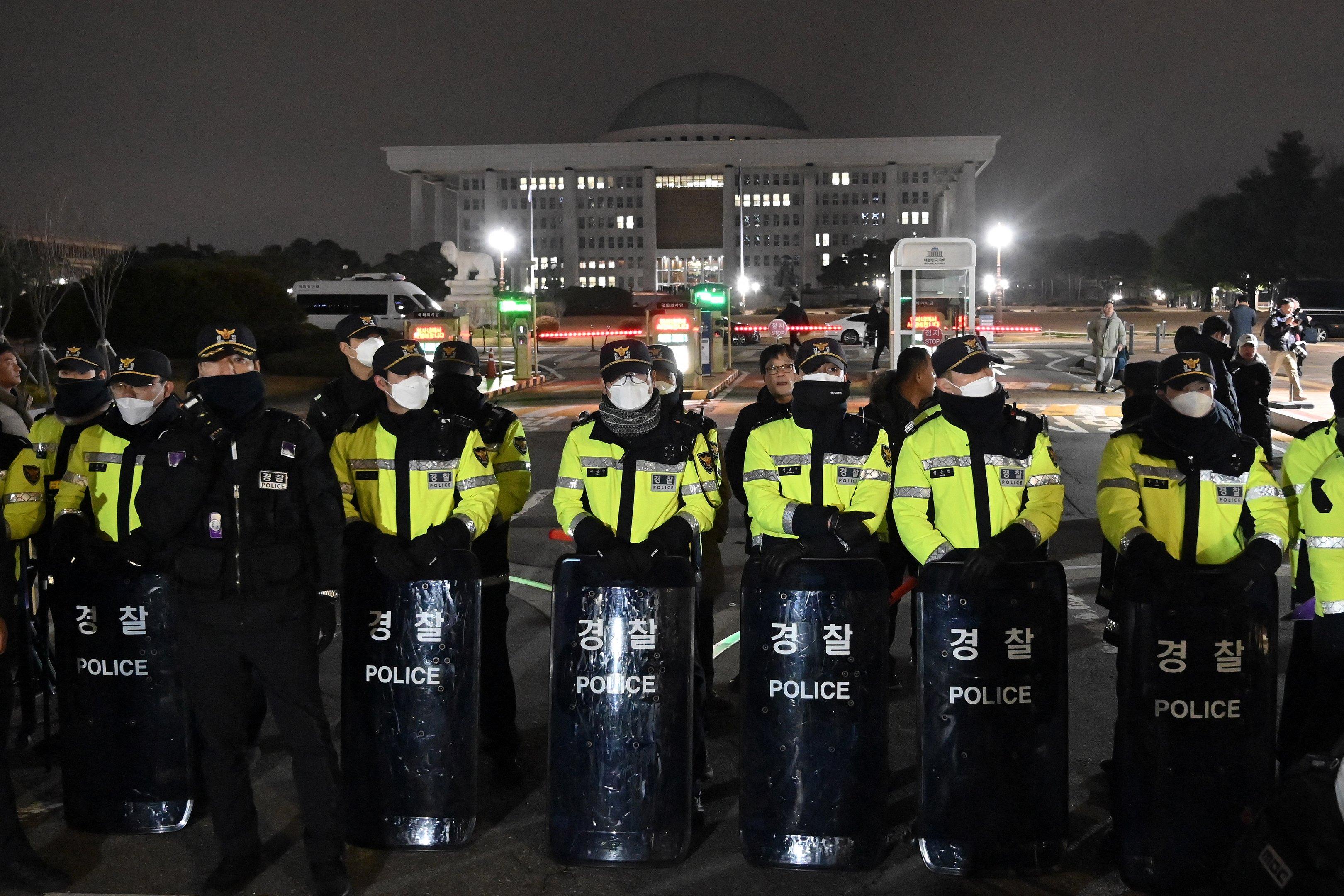 Galeria de fotos de Presidente da Coreia do Sul decreta lei marcial no país