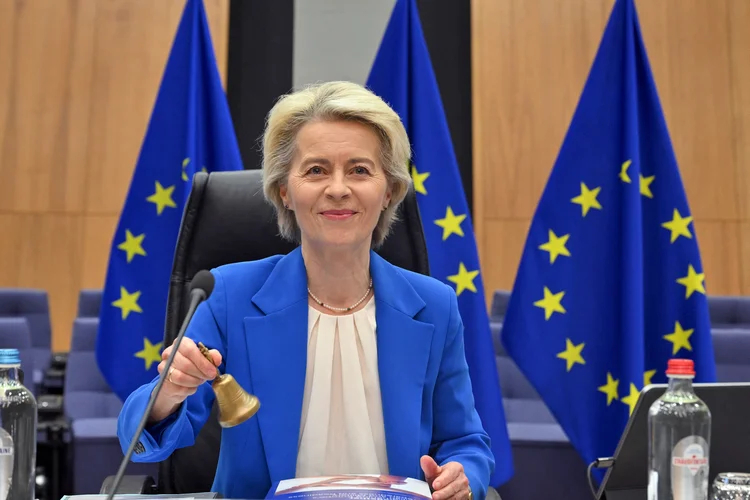 Ursula von der Leyen, presidente da União Europeia, durante evento em Bruxelas (Nicolas Tucat/AFP)