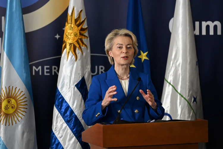 Ursula von der Leyen: novo pacote de sanções proposto inclui a ideia de um limite ao preço do petróleo (Eitan ABRAMOVICH /AFP)