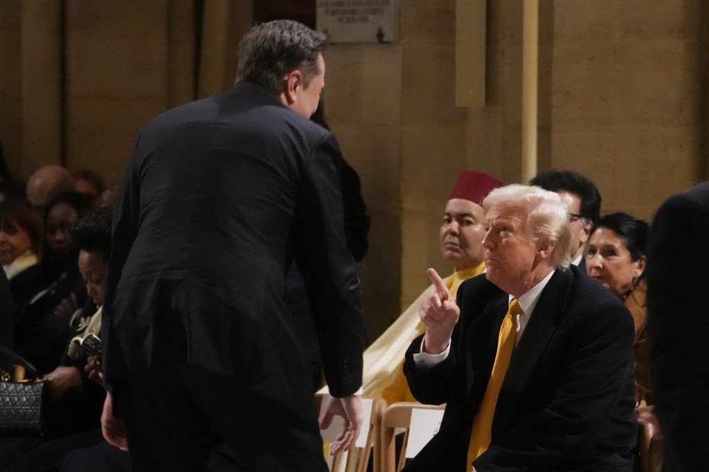 Donald Trump e Elon Musk comparecem à cerimônia de reabertura da Catedral de Notre-Dame