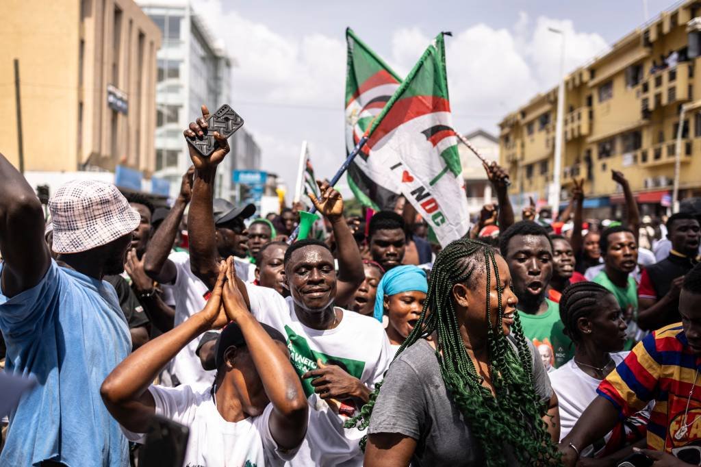 Ex-presidente Mahama vence eleições presidenciais de Gana