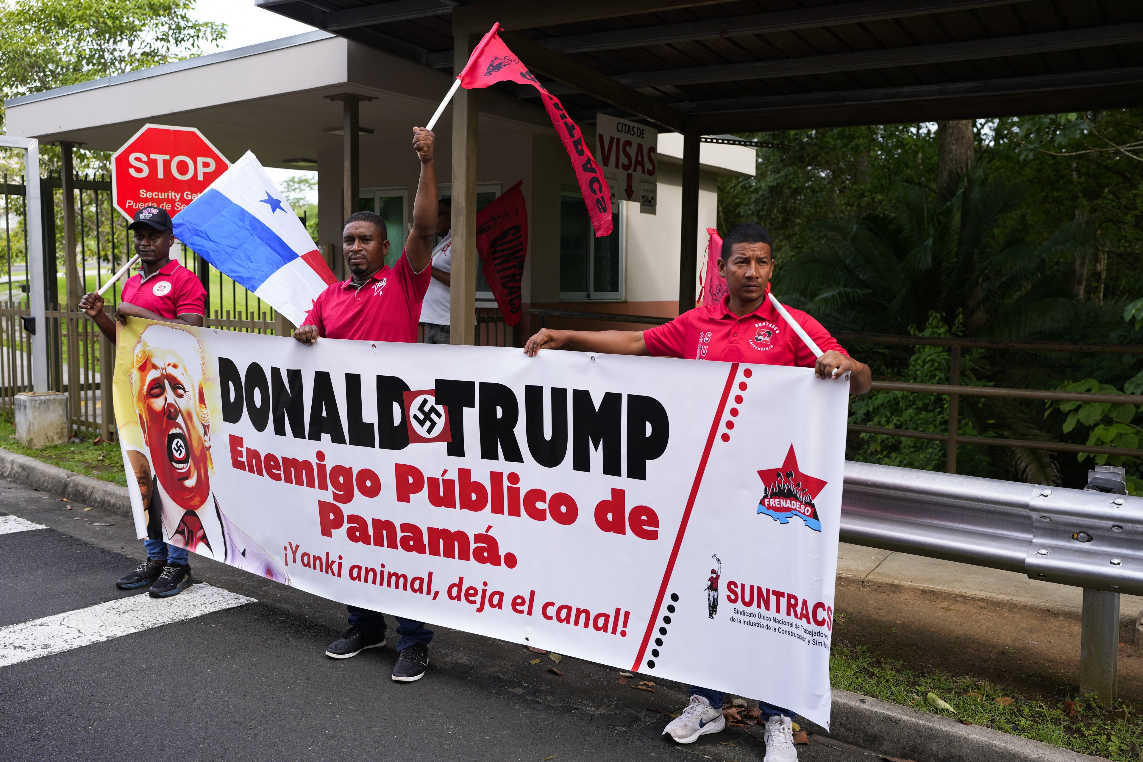 Deixem o canal': panamenhos protestam contra Trump em frente à embaixada dos EUA