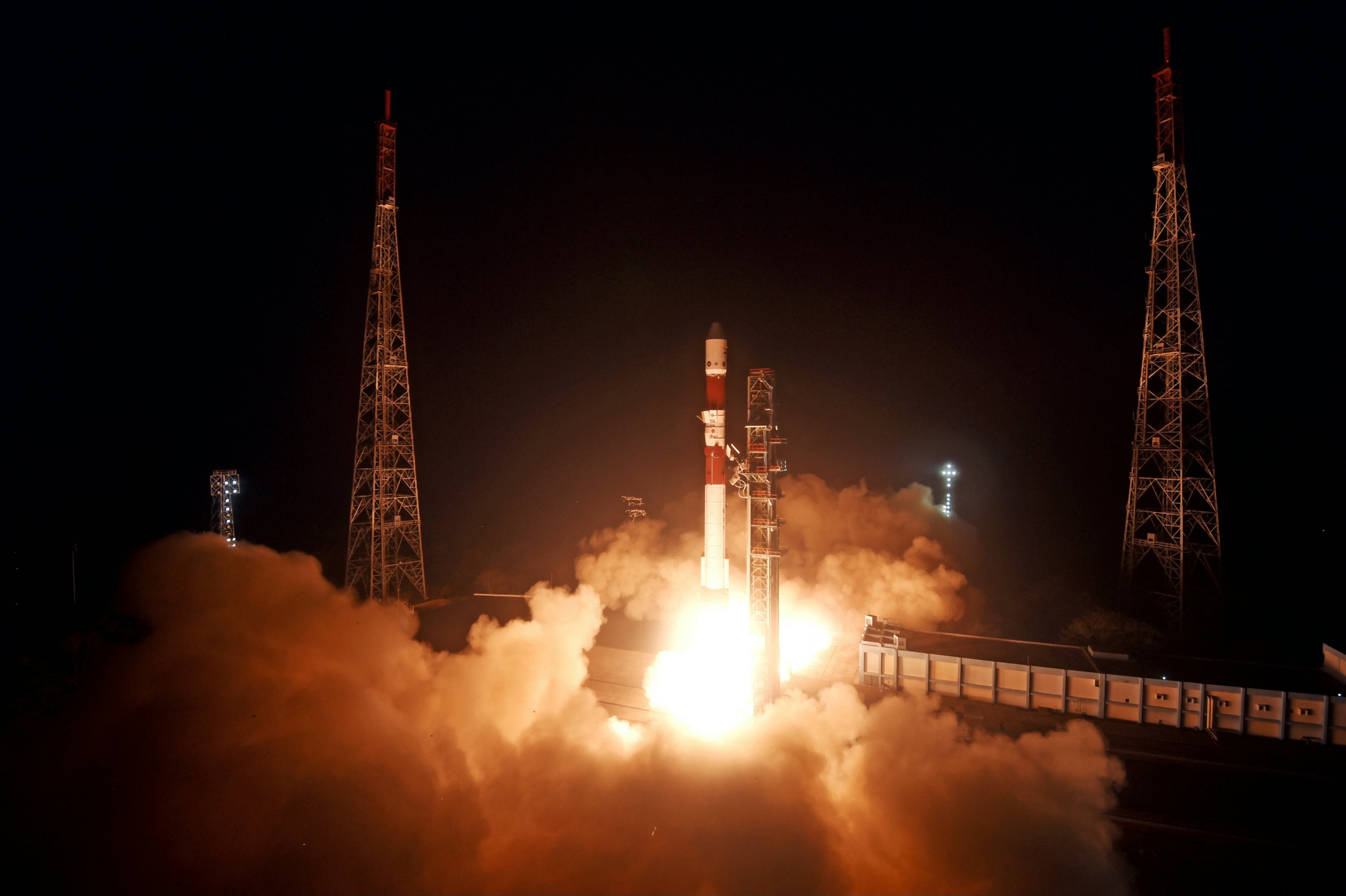 Índia lança foguete para missão de acoplamento espacial